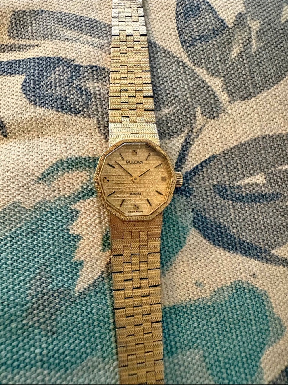 Unisex Bulova 82383 Rare Textured Gold Tone SS Vintage Swiss Quartz Watch